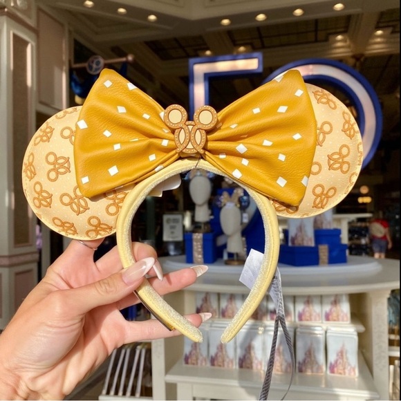 Disney Parks Loungefly Minnie Mouse Pretzel Ears For Adults - Picture 6 of 10